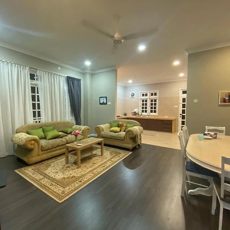 Shafickza Guesthouse كُوالا تيرينغانو المظهر الخارجي الصورة