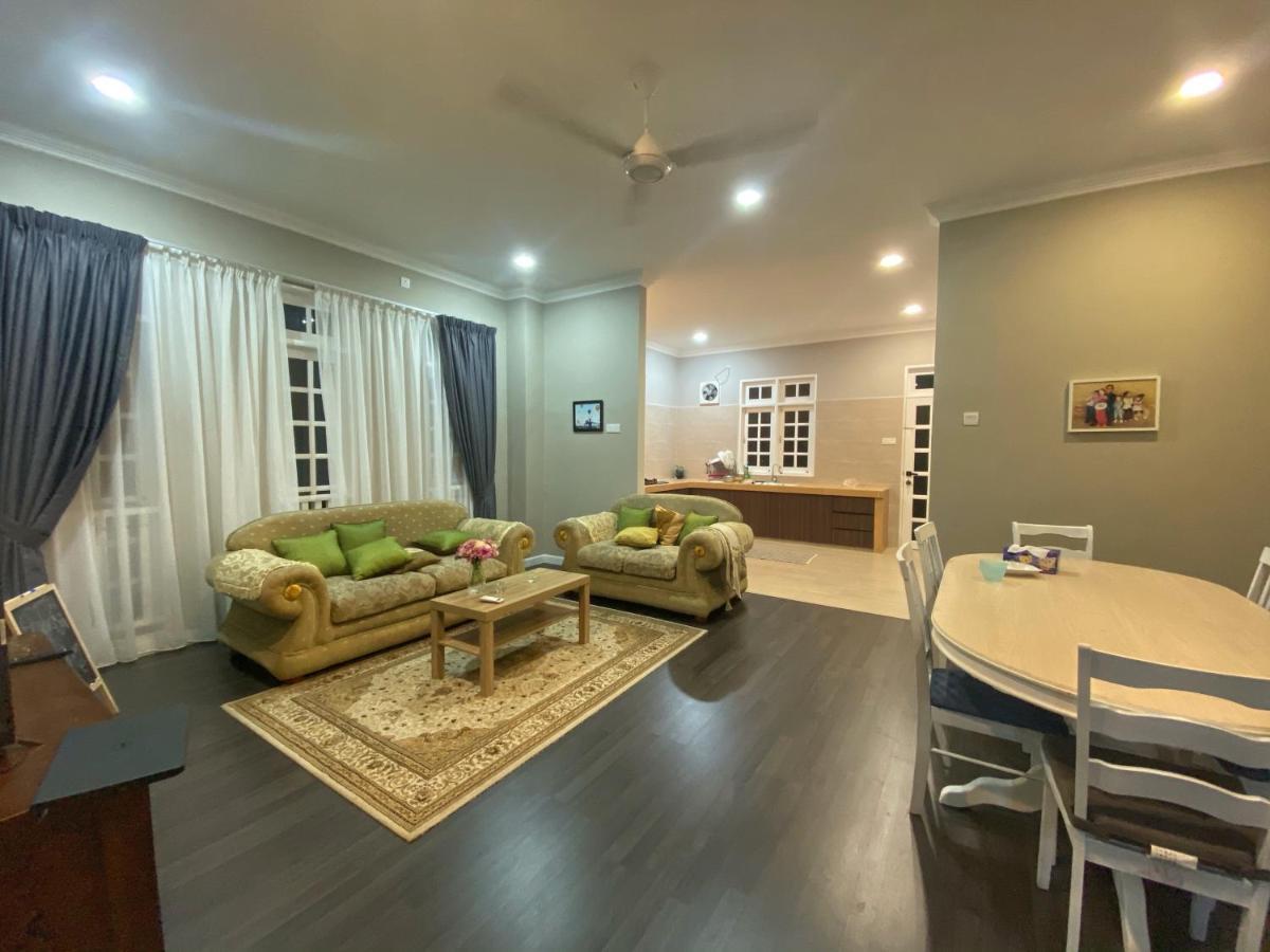 Shafickza Guesthouse كُوالا تيرينغانو المظهر الخارجي الصورة